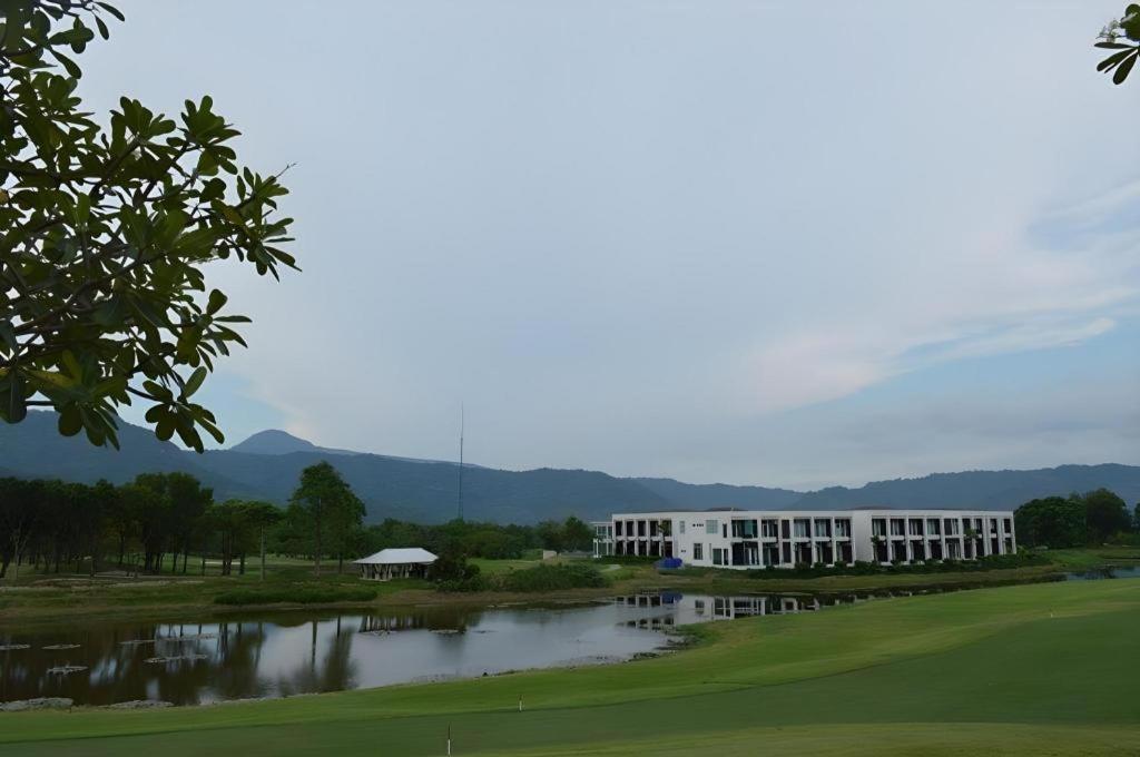Royal Hills Golf Resort & Spa Nakhon Nayok Eksteriør bilde